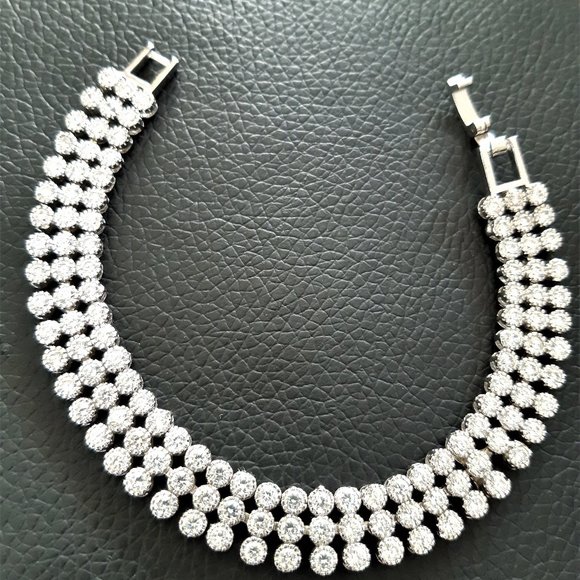 Beautiful white crystal stone bracelet - Picture 1 of 8